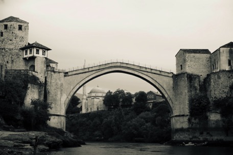die berühmte, nach dem Krieg wieder aufgebaute, Brücke