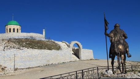 auf ca 2'700 m steht dieses Denkmal auf ca 2'700 m steht dieses Denkmal