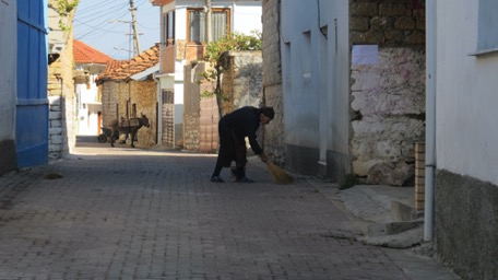 Sheshi Lin, ein beschauliches Dorf auf der albanischen Seite des ... Sheshi Lin, ein beschauliches Dorf auf der albanischen Seite des ...