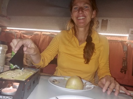 e Rägetag am Meer geht mit einem Raclette zu Ende :-)) e Rägetag am Meer geht mit einem Raclette zu Ende :-))