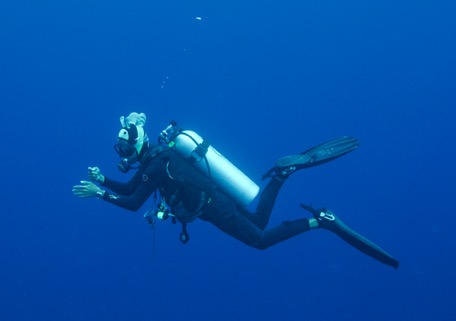 Doan, dive-guide-bee Doan, dive-guide-bee