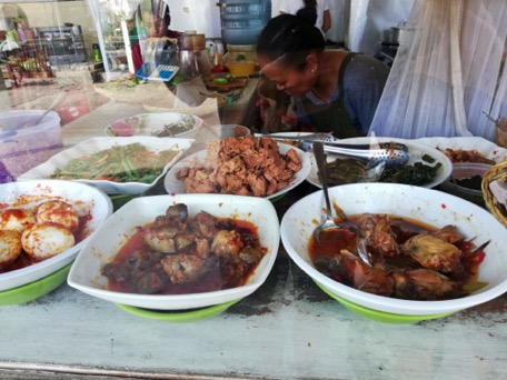 wir geniessen die leckere indonesische Küche wir geniessen die leckere indonesische Küche