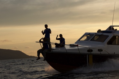 wir müssen nach Sorong zum Zahnarzt, zum Glück mit einer Reisegruppe ...