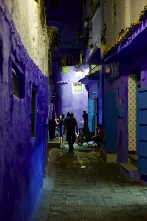 abends erscheint die Medina violett