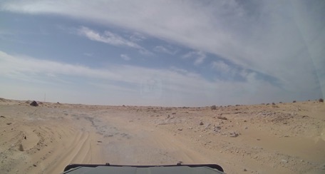 .. die Piste wegen Minengefahr nicht verlassen, hiess es .. PISTE? WO?? .. die Piste wegen Minengefahr nicht verlassen, hiess es .. PISTE? WO??