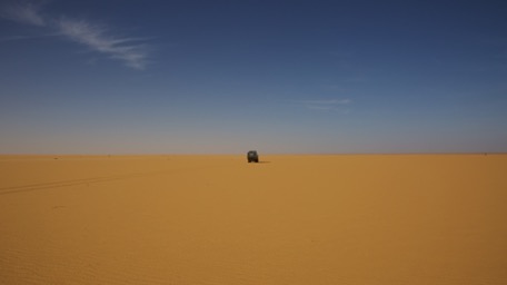 es geht 60 km schnurgerade über die Sandebene - wunderbar - es geht 60 km schnurgerade über die Sandebene - wunderbar -