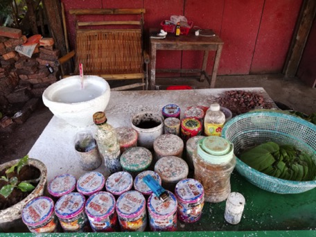 ... tobacco, nut and spices ... ... tobacco, nut and spices ...