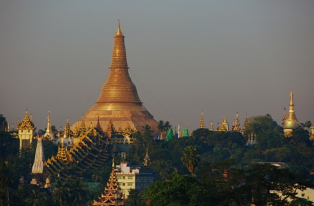 Swedagon Pagode in der Morgenstimmung