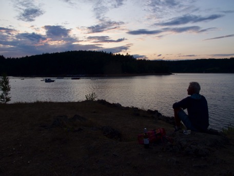 wir geniessen die Abendstimmung am See