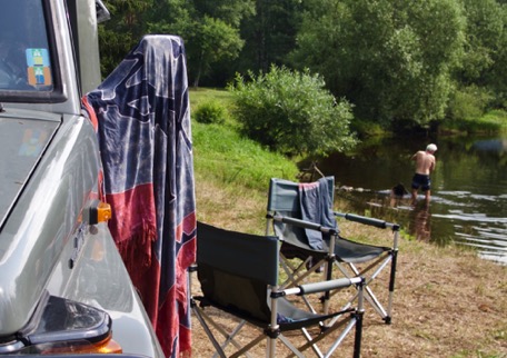 ... geduscht wird im Fluss ... geduscht wird im Fluss