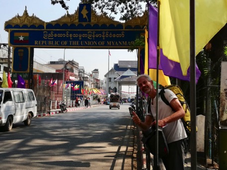 Bordercrossing Myanmar - Thailand at Mae Sai