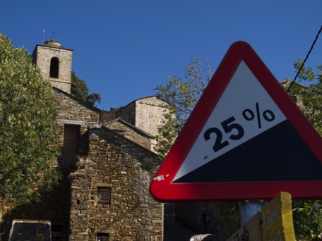 ... with very steep and narrow roads :-o ... with very steep and narrow roads :-o
