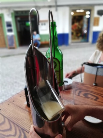 ... einen Cidre, hiesiges Regionalgetränk ... einen Cidre, hiesiges Regionalgetränk